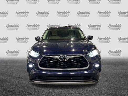 Used 2022 Toyota Highlander Platinum image 2