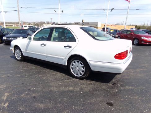 Used 1999 Mercedes-Benz E 320 Sedan w/ X2 Opt Pkg image 56