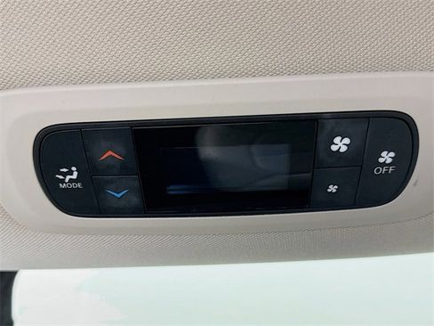 Used 2021 Chrysler Voyager Lxi image 23