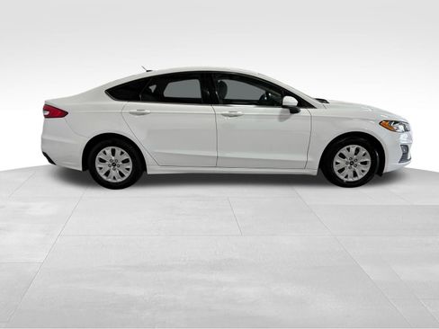 Used 2019 Ford Fusion S image 4