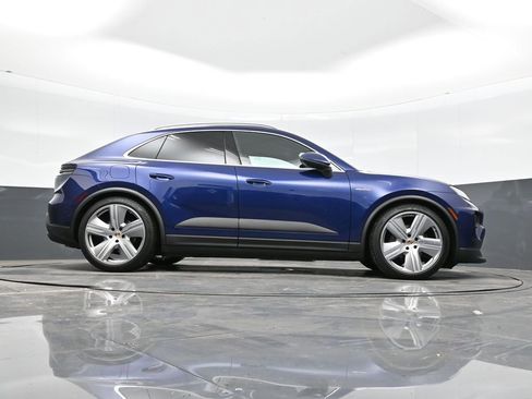 New 2025 Porsche Macan 4 Electric image 39