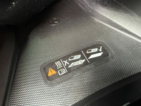 Used 2024 Chevrolet Trax RS w/ Sunroof Package FWD image 23