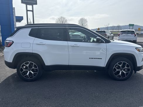 Used 2025 Jeep Compass Limited image 2