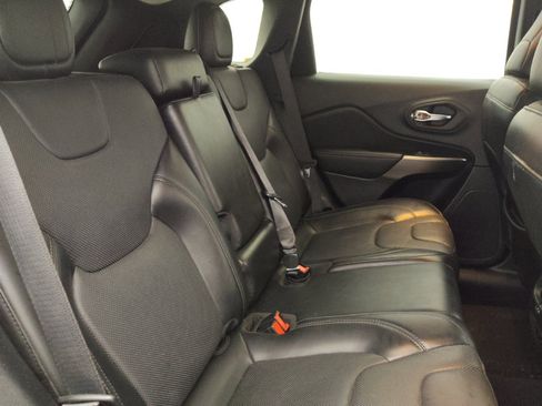 Used 2020 Jeep Cherokee Limited FWD image 19