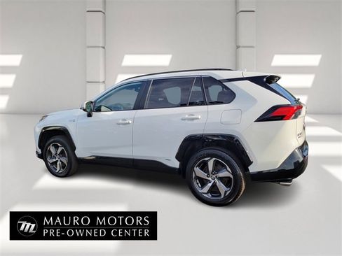 Used 2023 Toyota RAV4 SE image 5