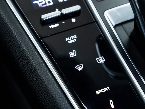 Used 2020 Porsche Panamera 4 image 14