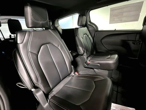 New 2026 Chrysler Voyager LX image 9