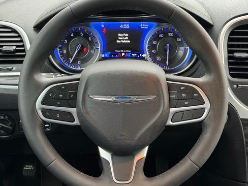Used 2022 Chrysler 300 Touring w/ Sport Appearance Package RWD image 14