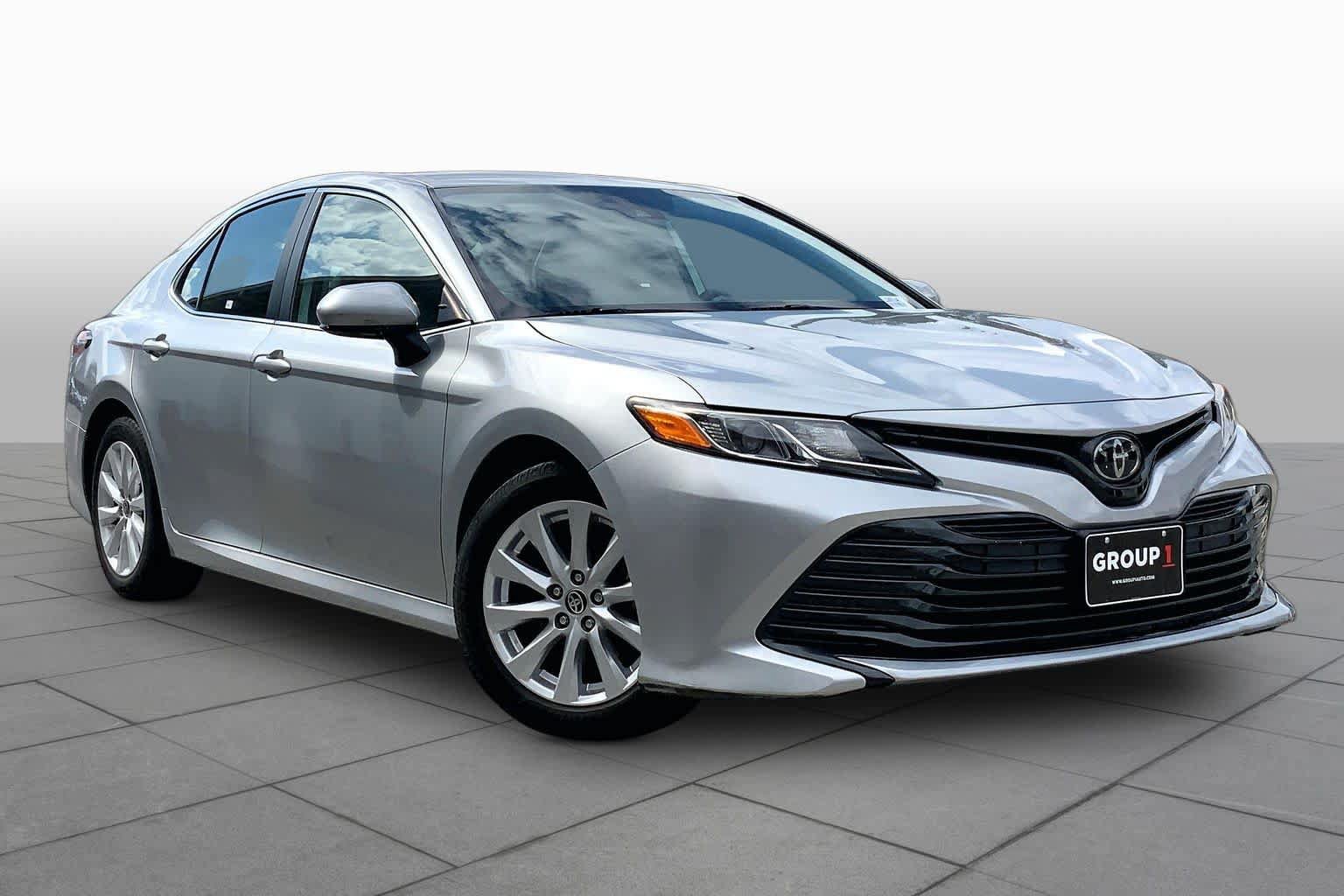 Used 2020 Toyota Camry LE FWD image 3