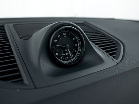 Certified 2026 Porsche Macan AWD/4WD image 24