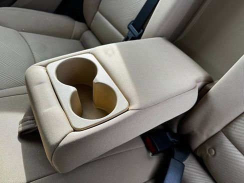 Used 2013 Hyundai Elantra GLS w/ Preferred Pkg image 6