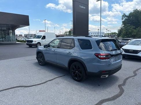 Used 2025 Honda Pilot Black Edition image 4