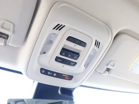 Used 2022 Buick Envision Avenir w/ Technology Package II FWD image 22