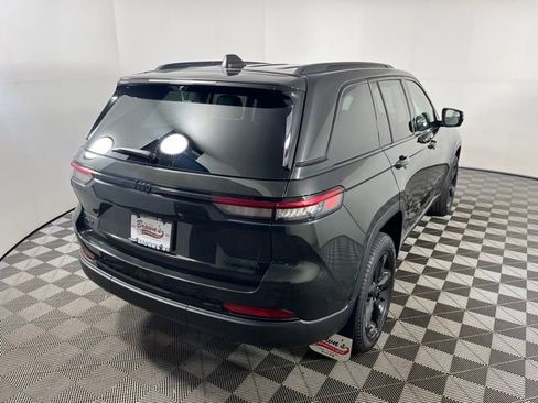 Used 2023 Jeep Grand Cherokee Limited w/ Luxury Tech Group II image 7