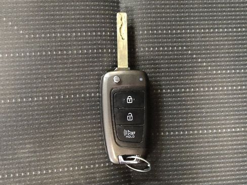Used 2020 Hyundai Venue SE FWD image 32