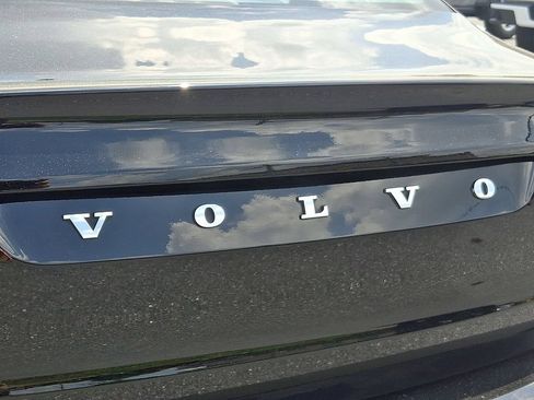 Used 2023 Volvo S90 B6 Plus AWD/4WD image 33
