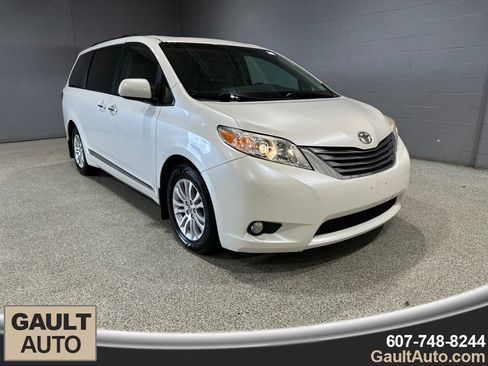 Used 2017 Toyota Sienna XLE w/ XLE Navigation Package FWD image 1