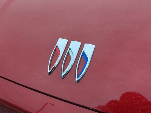 Used 2025 Buick Enclave Preferred w/ Power Package image 31