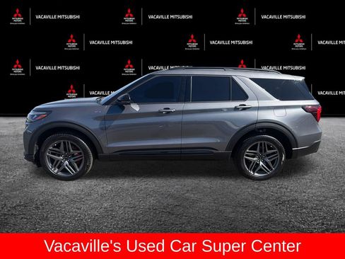 Used 2025 Ford Explorer ST-Line w/ ST-Line Street Pack AWD/4WD image 2
