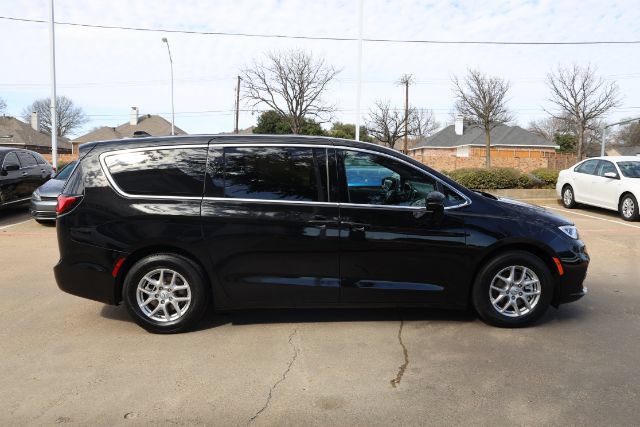 Used 2026 Chrysler Pacifica Select FWD image 5