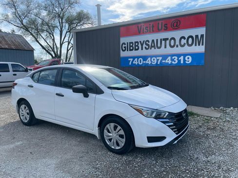 Used 2024 Nissan Versa S FWD image 3