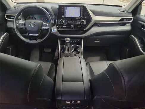 Used 2020 Toyota Highlander XLE image 15
