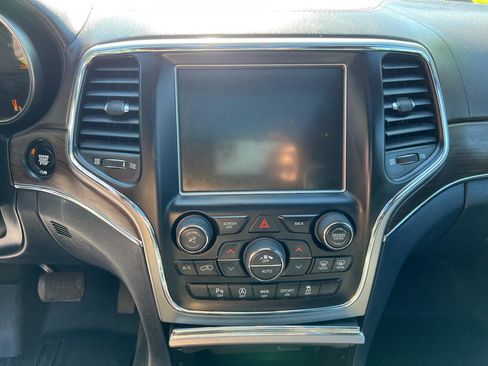 Used 2017 Jeep Grand Cherokee Overland RWD image 23