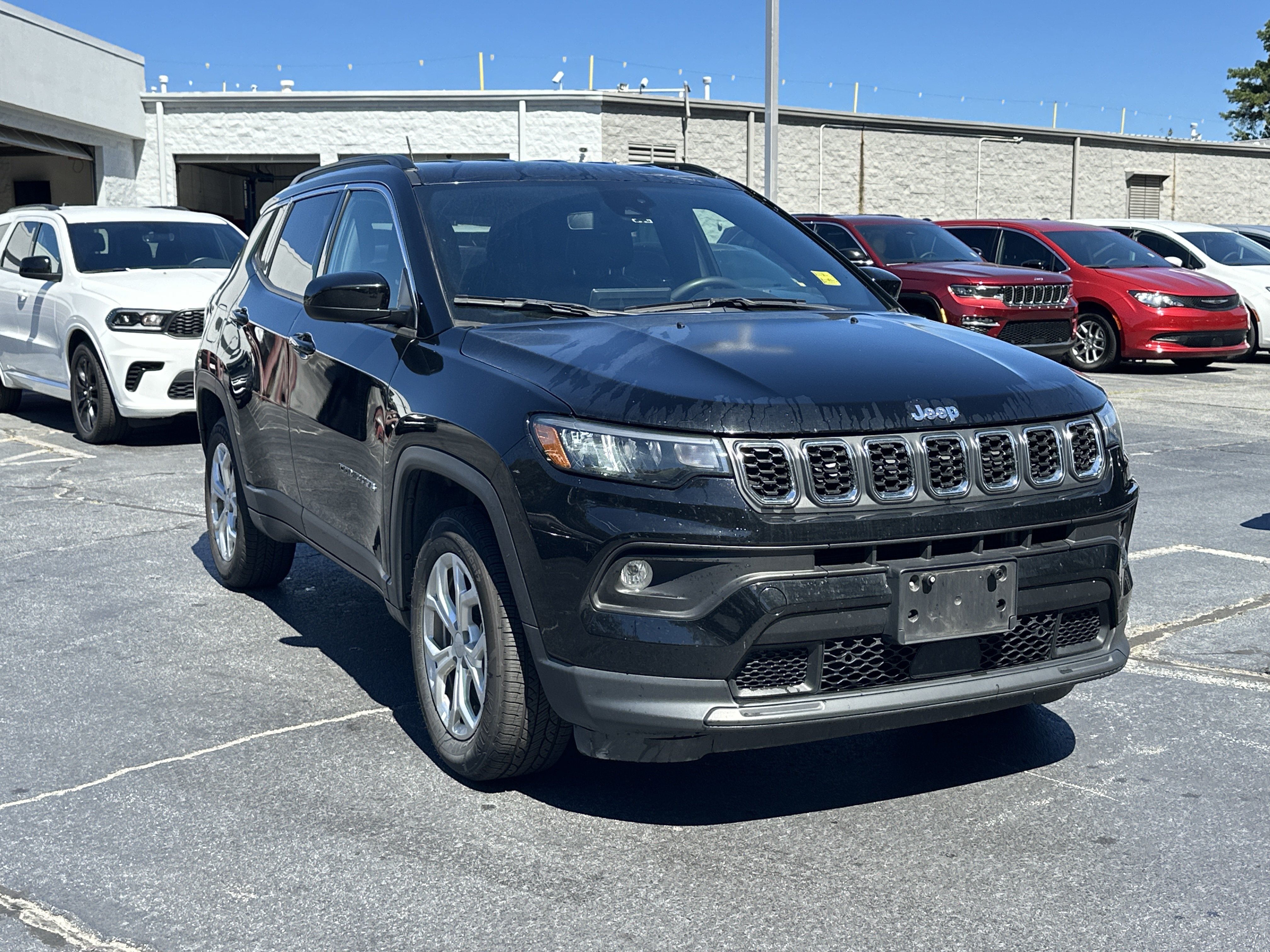 Used 2024 Jeep Compass Latitude AWD/4WD image 2