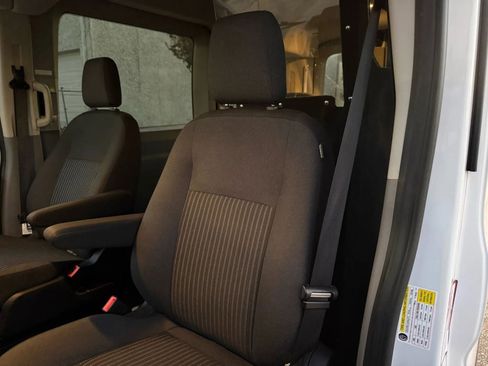 Used 2019 Ford Transit 150 XLT image 18