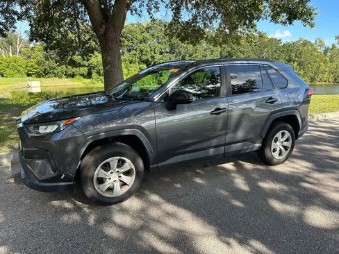 Used 2021 Toyota RAV4 LE FWD image 2