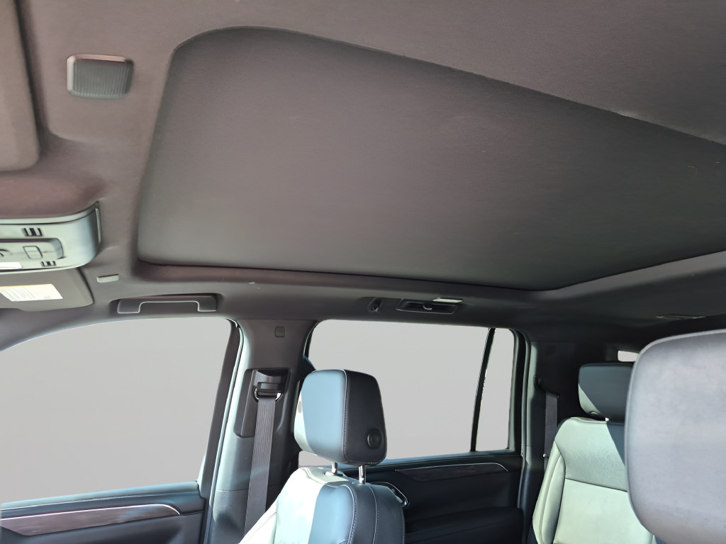 Used 2023 Chevrolet Suburban Z71 w/ Luxury Package AWD/4WD image 27