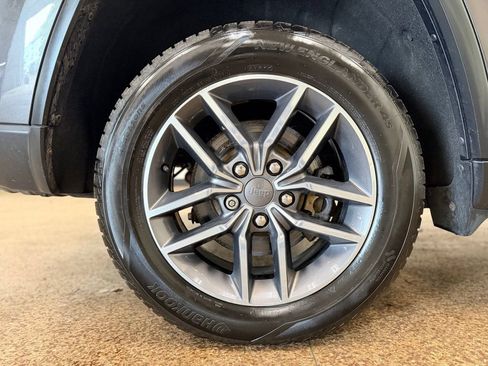 Used 2019 Jeep Grand Cherokee Limited AWD/4WD image 28
