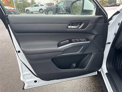 New 2025 Nissan Pathfinder SL image 22