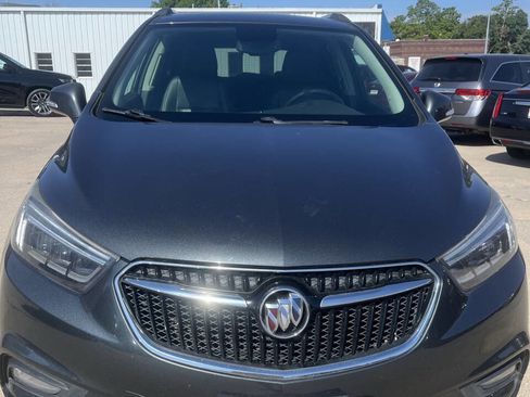 Used 2018 Buick Encore Essence image 2