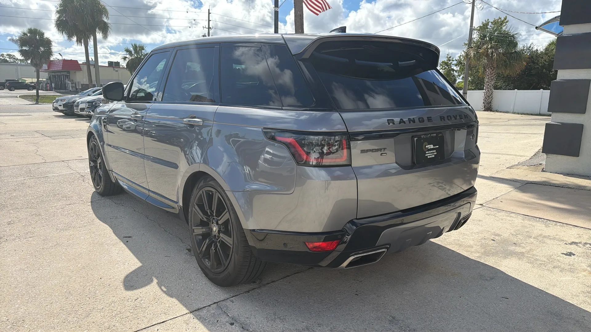 Used 2020 Land Rover Range Rover Sport HSE AWD/4WD image 3