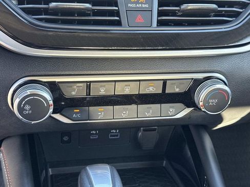 Used 2023 Nissan Altima 2.5 SR w/ SR Premium Package image 10