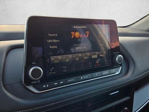 Used 2025 Nissan Rogue SV image 14