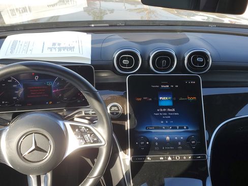 Used 2024 Mercedes-Benz GLC 300 w/ Winter Package image 18