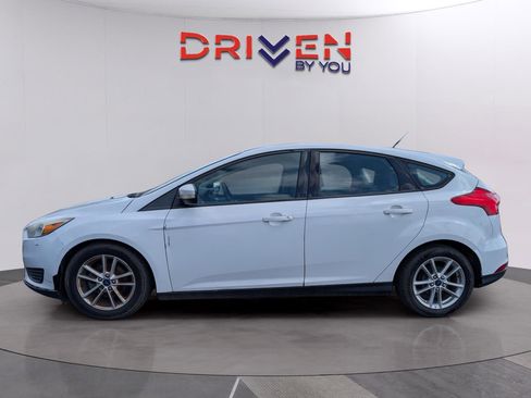Used 2015 Ford Focus SE image 2