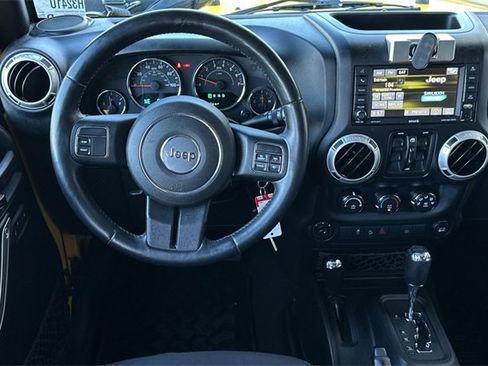 Used 2015 Jeep Wrangler Unlimited Sahara image 15
