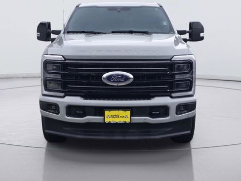 Used 2025 Ford F250 Platinum AWD/4WD image 2
