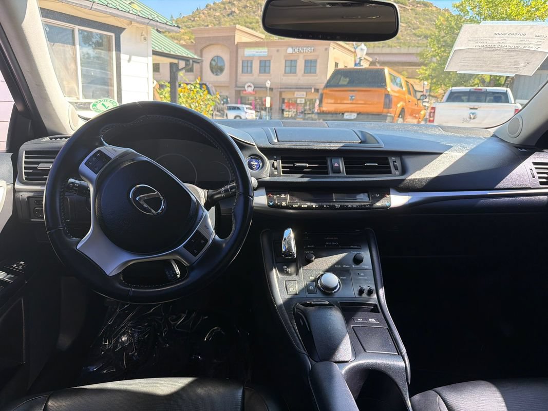 Used 2013 Lexus CT 200h w/ Premium Pkg w/Navigation FWD image 11