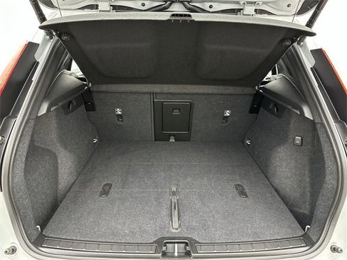 Certified 2025 Volvo XC40 B5 Plus image 24