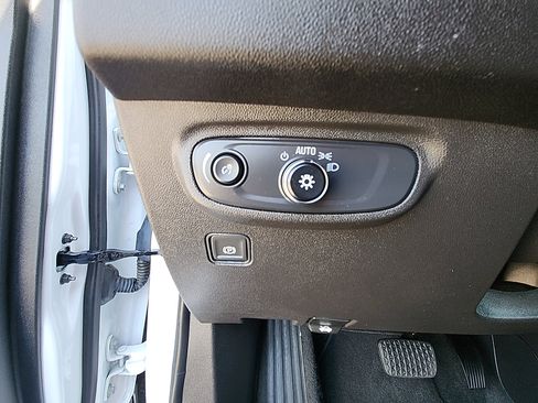 Used 2024 GMC Terrain SLE image 20