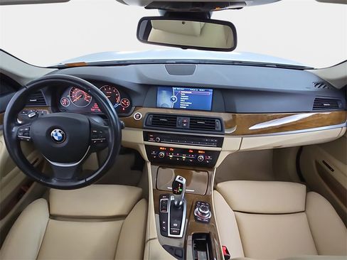 Used 2011 BMW 535i xDrive Sedan image 9