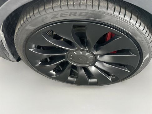 Used 2022 Tesla Model Y Performance image 11