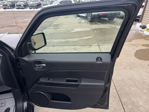 Used 2014 Jeep Patriot High Altitude image 16