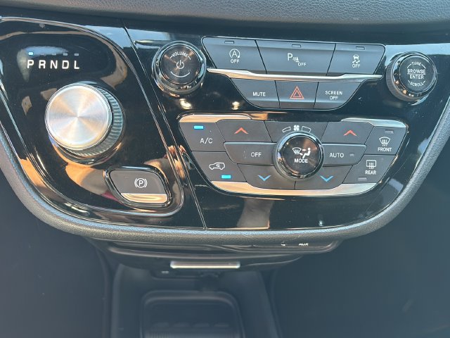Used 2019 Chrysler Pacifica Touring-L w/ S Appearance Package FWD image 26