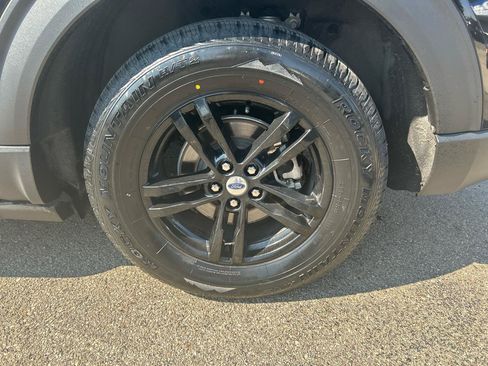 Used 2024 Ford Explorer XLT w/ Equipment Group 202A AWD/4WD image 34