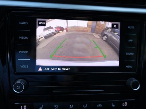 Used 2020 Volkswagen Passat 2.0T SE w/ Sunroof Package FWD image 24